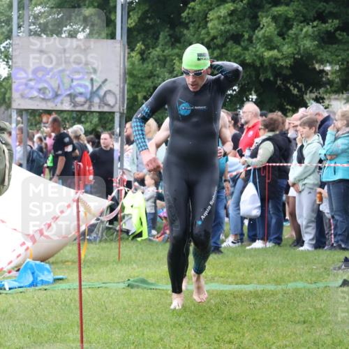 16.06.2024 - 26. Vierlanden-Triathlon Lena Gebhardt http://msf.ph/oto/6301684 16.06.2024 11:06:03 Schwimmen 373, 390, 392, 455, 373, 390, 392, 455 meine-sportfotos.de