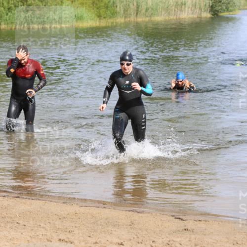 16.06.2024 - 26. Vierlanden-Triathlon Strokosch-Dieckow http://msf.ph/oto/6301703 16.06.2024 09:43:48 Schwimmen 12, 12 meine-sportfotos.de