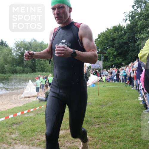 16.06.2024 - 26. Vierlanden-Triathlon Lena Gebhardt http://msf.ph/oto/6301722 16.06.2024 11:06:08 Schwimmen 373, 390, 392, 455, 373, 390, 392, 455 meine-sportfotos.de