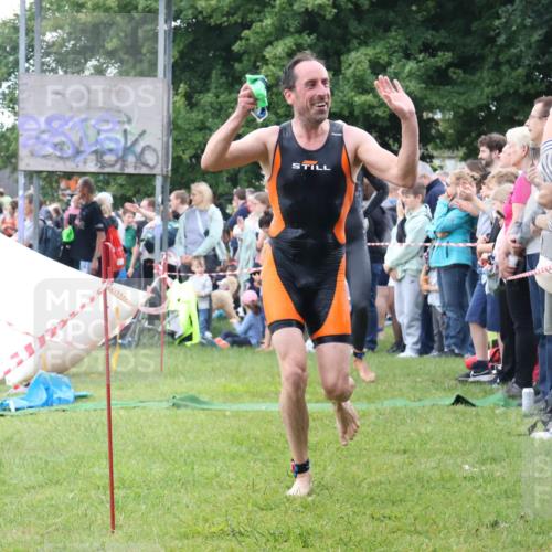 16.06.2024 - 26. Vierlanden-Triathlon Lena Gebhardt http://msf.ph/oto/6301734 16.06.2024 11:06:12 Schwimmen 392, 455, 392, 455 meine-sportfotos.de