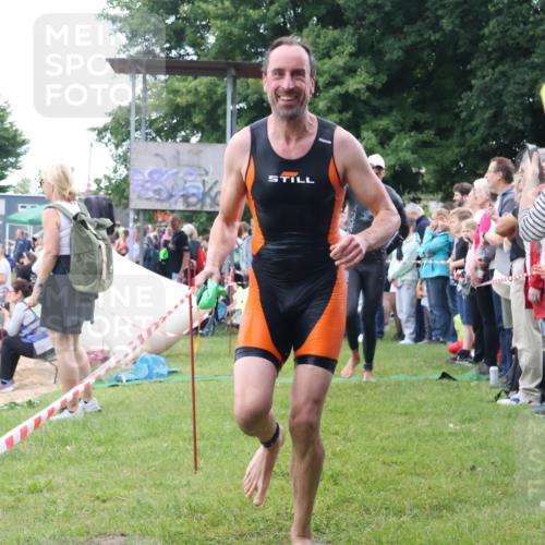 16.06.2024 - 26. Vierlanden-Triathlon Lena Gebhardt http://msf.ph/oto/6301744 16.06.2024 11:06:13 Schwimmen 392, 455, 392, 455 meine-sportfotos.de