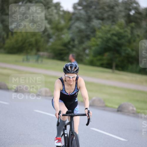 16.06.2024 - 26. Vierlanden-Triathlon Jannik Wohlers http://msf.ph/oto/6301752 16.06.2024 11:38:56 Radfahren 24, 53, 61, 181, 184, 271, 295 meine-sportfotos.de
