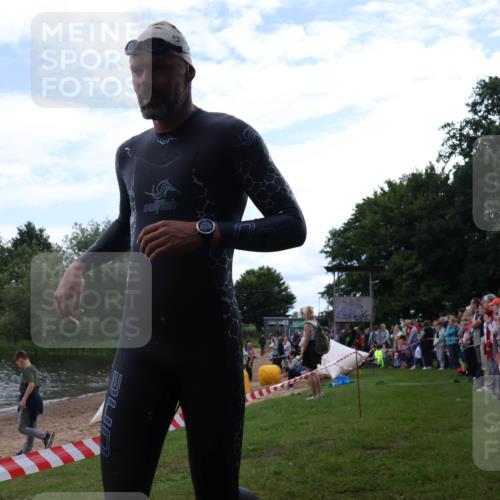 16.06.2024 - 26. Vierlanden-Triathlon Lena Gebhardt http://msf.ph/oto/6301780 16.06.2024 11:06:17 Schwimmen 392, 455, 469, 392, 455, 469 meine-sportfotos.de
