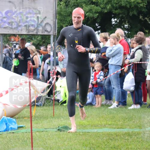 16.06.2024 - 26. Vierlanden-Triathlon Lena Gebhardt http://msf.ph/oto/6301783 16.06.2024 11:06:30 Schwimmen 413, 426, 469, 413, 426, 469 meine-sportfotos.de
