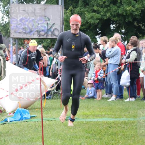 16.06.2024 - 26. Vierlanden-Triathlon Lena Gebhardt http://msf.ph/oto/6301788 16.06.2024 11:06:30 Schwimmen 413, 426, 469, 413, 426, 469 meine-sportfotos.de