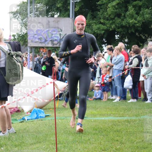 16.06.2024 - 26. Vierlanden-Triathlon Lena Gebhardt http://msf.ph/oto/6301791 16.06.2024 11:06:31 Schwimmen 413, 426, 469, 413, 426, 469 meine-sportfotos.de