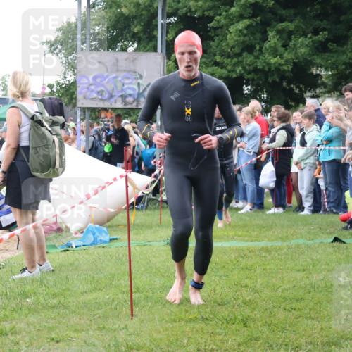 16.06.2024 - 26. Vierlanden-Triathlon Lena Gebhardt http://msf.ph/oto/6301797 16.06.2024 11:06:32 Schwimmen 413, 426, 469, 413, 426, 469 meine-sportfotos.de