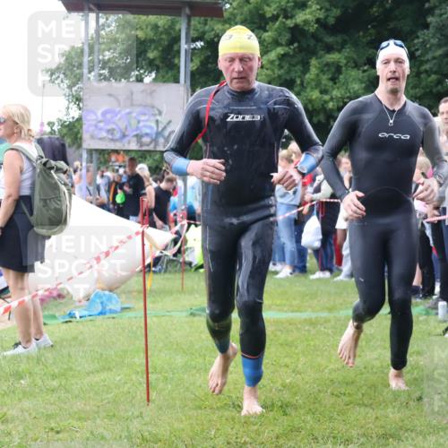16.06.2024 - 26. Vierlanden-Triathlon Lena Gebhardt http://msf.ph/oto/6301827 16.06.2024 11:06:37 Schwimmen 413, 419, 426, 413, 419, 426 meine-sportfotos.de