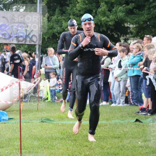 16.06.2024 - 26. Vierlanden-Triathlon Lena Gebhardt http://msf.ph/oto/6301854 16.06.2024 11:06:53 Schwimmen 381, 419, 432, 452, 381, 419, 432, 452 meine-sportfotos.de