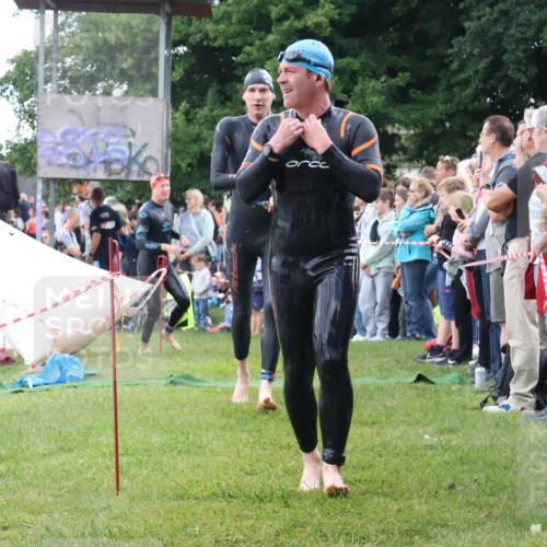 16.06.2024 - 26. Vierlanden-Triathlon Lena Gebhardt http://msf.ph/oto/6301865 16.06.2024 11:06:54 Schwimmen 381, 404, 419, 432, 452, 381, 404, 419, 432, 452 meine-sportfotos.de
