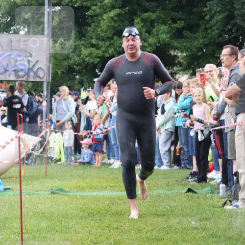 16.06.2024 - 26. Vierlanden-Triathlon Lena Gebhardt http://msf.ph/oto/6301911 16.06.2024 11:07:02 Schwimmen 367, 381, 404, 432, 367, 381, 404, 432 meine-sportfotos.de