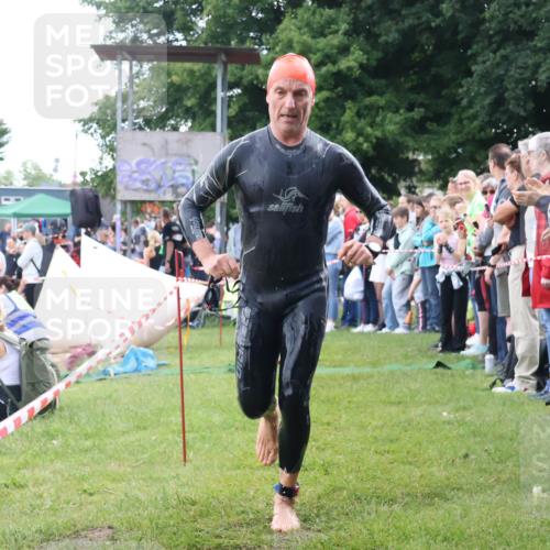 16.06.2024 - 26. Vierlanden-Triathlon Lena Gebhardt http://msf.ph/oto/6301962 16.06.2024 11:07:10 Schwimmen 367, 404, 420, 367, 404, 420 meine-sportfotos.de