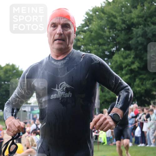 16.06.2024 - 26. Vierlanden-Triathlon Lena Gebhardt http://msf.ph/oto/6301972 16.06.2024 11:07:11 Schwimmen 367, 404, 420, 367, 404, 420 meine-sportfotos.de