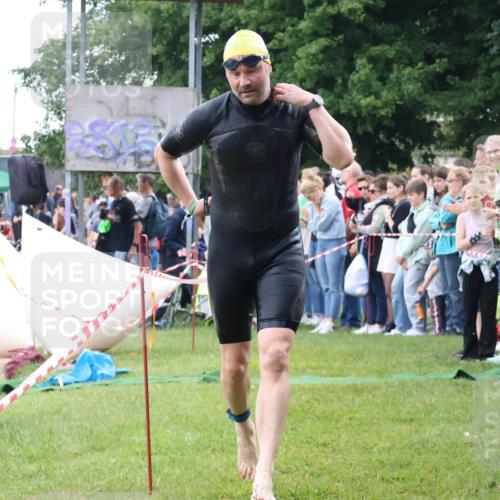 16.06.2024 - 26. Vierlanden-Triathlon Lena Gebhardt http://msf.ph/oto/6301979 16.06.2024 11:07:13 Schwimmen 367, 404, 420, 367, 404, 420 meine-sportfotos.de