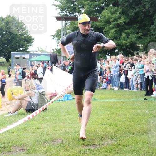 16.06.2024 - 26. Vierlanden-Triathlon Lena Gebhardt http://msf.ph/oto/6301984 16.06.2024 11:07:13 Schwimmen 367, 404, 420, 367, 404, 420 meine-sportfotos.de
