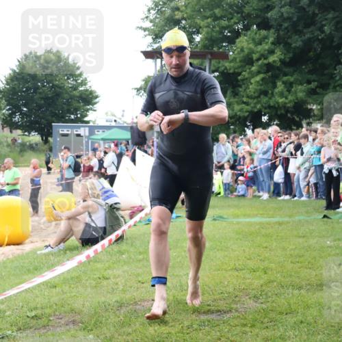 16.06.2024 - 26. Vierlanden-Triathlon Lena Gebhardt http://msf.ph/oto/6301987 16.06.2024 11:07:14 Schwimmen 367, 404, 420, 367, 404, 420 meine-sportfotos.de
