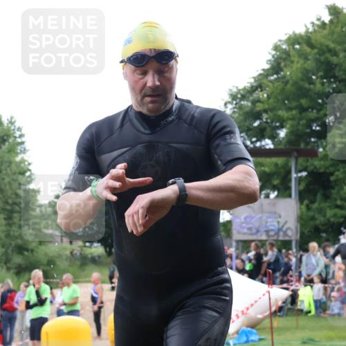 16.06.2024 - 26. Vierlanden-Triathlon Lena Gebhardt http://msf.ph/oto/6301996 16.06.2024 11:07:15 Schwimmen 367, 420, 367, 420 meine-sportfotos.de