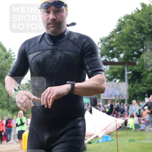 16.06.2024 - 26. Vierlanden-Triathlon Lena Gebhardt http://msf.ph/oto/6301999 16.06.2024 11:07:15 Schwimmen 367, 420, 367, 420 meine-sportfotos.de