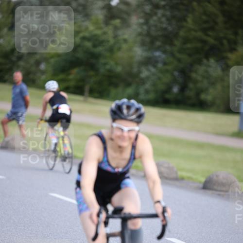 16.06.2024 - 26. Vierlanden-Triathlon Jannik Wohlers http://msf.ph/oto/6302003 16.06.2024 11:38:56 Radfahren 24, 53, 61, 181, 184, 271, 295 meine-sportfotos.de