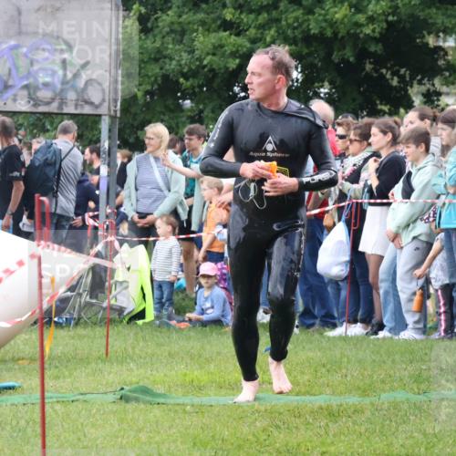 16.06.2024 - 26. Vierlanden-Triathlon Lena Gebhardt http://msf.ph/oto/6302005 16.06.2024 11:07:16 Schwimmen 367, 420, 367, 420 meine-sportfotos.de