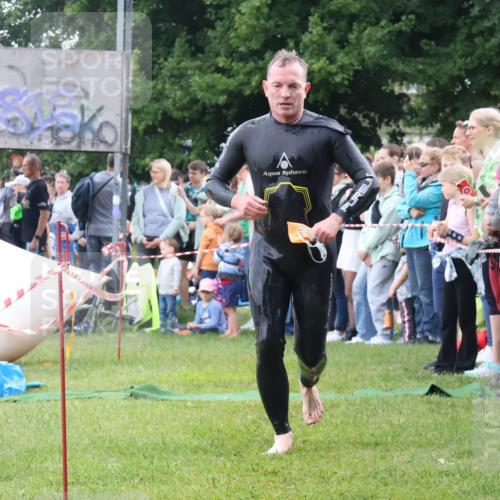16.06.2024 - 26. Vierlanden-Triathlon Lena Gebhardt http://msf.ph/oto/6302012 16.06.2024 11:07:17 Schwimmen 367, 420, 367, 420 meine-sportfotos.de