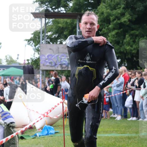16.06.2024 - 26. Vierlanden-Triathlon Lena Gebhardt http://msf.ph/oto/6302024 16.06.2024 11:07:19 Schwimmen 420, 440, 420, 440 meine-sportfotos.de
