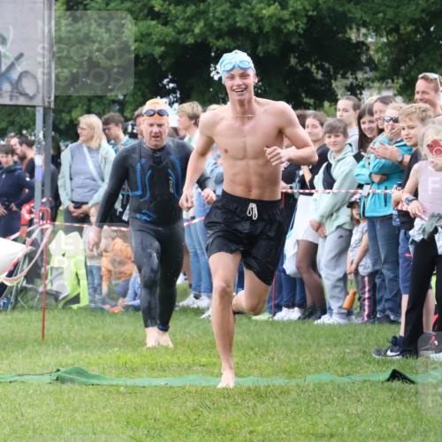 16.06.2024 - 26. Vierlanden-Triathlon Lena Gebhardt http://msf.ph/oto/6302038 16.06.2024 11:07:29 Schwimmen 363, 405, 440, 468, 363, 405, 440, 468 meine-sportfotos.de