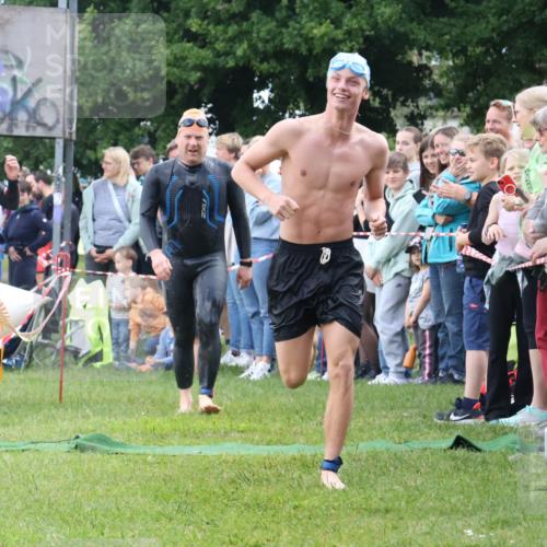 16.06.2024 - 26. Vierlanden-Triathlon Lena Gebhardt http://msf.ph/oto/6302042 16.06.2024 11:07:29 Schwimmen 363, 405, 440, 468, 363, 405, 440, 468 meine-sportfotos.de