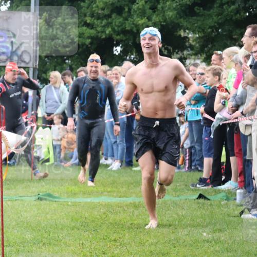 16.06.2024 - 26. Vierlanden-Triathlon Lena Gebhardt http://msf.ph/oto/6302044 16.06.2024 11:07:30 Schwimmen 363, 405, 440, 468, 363, 405, 440, 468 meine-sportfotos.de
