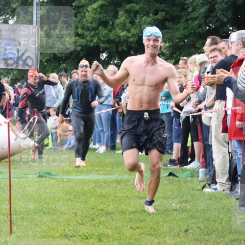 16.06.2024 - 26. Vierlanden-Triathlon Lena Gebhardt http://msf.ph/oto/6302047 16.06.2024 11:07:30 Schwimmen 363, 405, 440, 468, 363, 405, 440, 468 meine-sportfotos.de