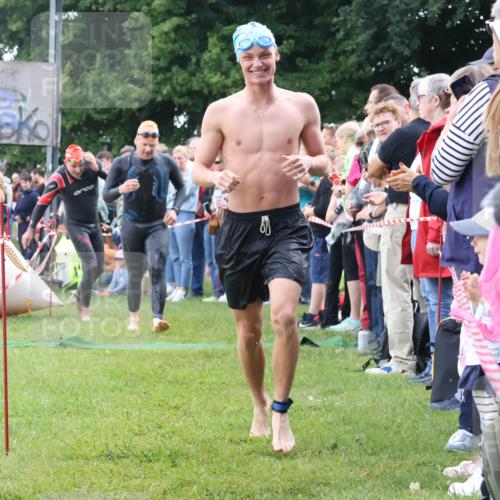 16.06.2024 - 26. Vierlanden-Triathlon Lena Gebhardt http://msf.ph/oto/6302053 16.06.2024 11:07:31 Schwimmen 363, 405, 440, 468, 363, 405, 440, 468 meine-sportfotos.de