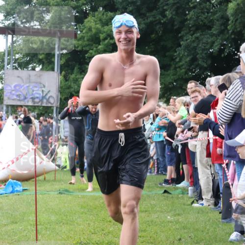 16.06.2024 - 26. Vierlanden-Triathlon Lena Gebhardt http://msf.ph/oto/6302059 16.06.2024 11:07:31 Schwimmen 363, 405, 440, 468, 363, 405, 440, 468 meine-sportfotos.de
