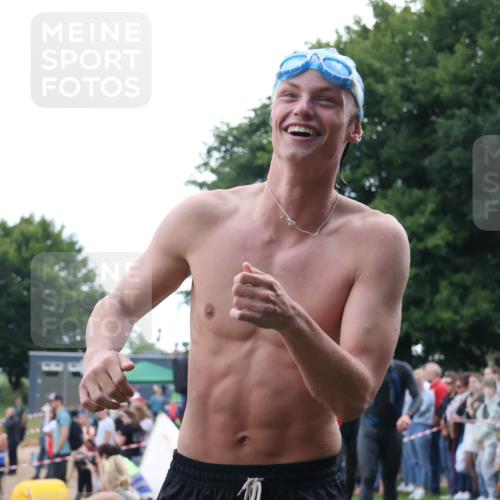 16.06.2024 - 26. Vierlanden-Triathlon Lena Gebhardt http://msf.ph/oto/6302071 16.06.2024 11:07:32 Schwimmen 363, 405, 440, 468, 363, 405, 440, 468 meine-sportfotos.de