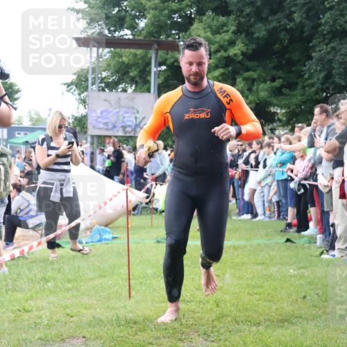 16.06.2024 - 26. Vierlanden-Triathlon Lena Gebhardt http://msf.ph/oto/6302113 16.06.2024 11:07:42 Schwimmen 374, 382, 405, 466, 468, 374, 382, 405, 466, 468 meine-sportfotos.de