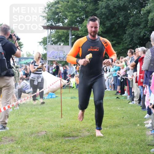 16.06.2024 - 26. Vierlanden-Triathlon Lena Gebhardt http://msf.ph/oto/6302116 16.06.2024 11:07:42 Schwimmen 374, 382, 405, 466, 468, 374, 382, 405, 466, 468 meine-sportfotos.de
