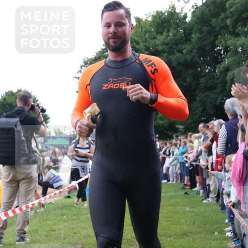 16.06.2024 - 26. Vierlanden-Triathlon Lena Gebhardt http://msf.ph/oto/6302126 16.06.2024 11:07:43 Schwimmen 374, 382, 405, 466, 468, 374, 382, 405, 466, 468 meine-sportfotos.de