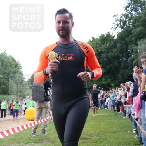 16.06.2024 - 26. Vierlanden-Triathlon Lena Gebhardt http://msf.ph/oto/6302130 16.06.2024 11:07:43 Schwimmen 374, 382, 405, 466, 468, 374, 382, 405, 466, 468 meine-sportfotos.de