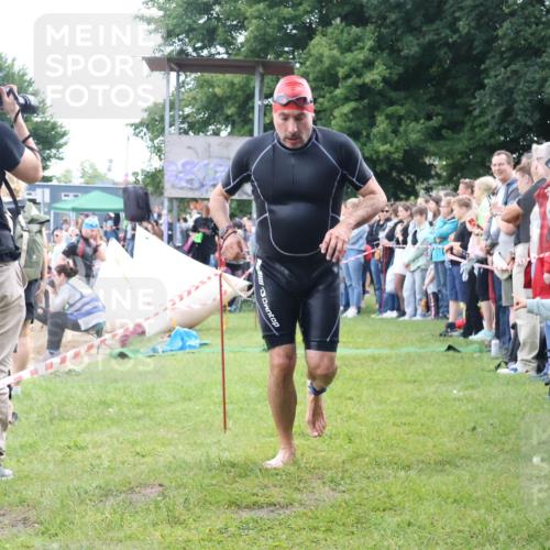 16.06.2024 - 26. Vierlanden-Triathlon Lena Gebhardt http://msf.ph/oto/6302137 16.06.2024 11:07:45 Schwimmen 374, 382, 405, 466, 468, 374, 382, 405, 466, 468 meine-sportfotos.de