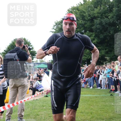 16.06.2024 - 26. Vierlanden-Triathlon Lena Gebhardt http://msf.ph/oto/6302147 16.06.2024 11:07:47 Schwimmen 374, 382, 405, 466, 374, 382, 405, 466 meine-sportfotos.de
