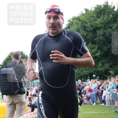 16.06.2024 - 26. Vierlanden-Triathlon Lena Gebhardt http://msf.ph/oto/6302150 16.06.2024 11:07:47 Schwimmen 374, 382, 405, 466, 374, 382, 405, 466 meine-sportfotos.de