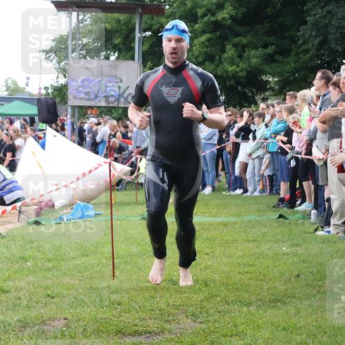 16.06.2024 - 26. Vierlanden-Triathlon Lena Gebhardt http://msf.ph/oto/6302161 16.06.2024 11:07:50 Schwimmen 374, 382, 466, 374, 382, 466 meine-sportfotos.de