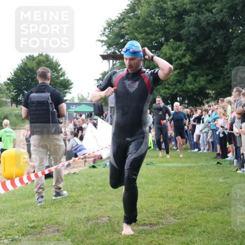 16.06.2024 - 26. Vierlanden-Triathlon Lena Gebhardt http://msf.ph/oto/6302168 16.06.2024 11:07:51 Schwimmen 374, 382, 466, 374, 382, 466 meine-sportfotos.de