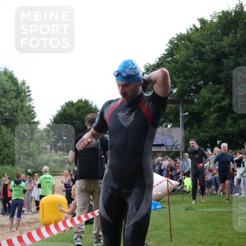 16.06.2024 - 26. Vierlanden-Triathlon Lena Gebhardt http://msf.ph/oto/6302171 16.06.2024 11:07:51 Schwimmen 374, 382, 466, 374, 382, 466 meine-sportfotos.de
