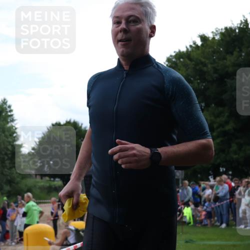 16.06.2024 - 26. Vierlanden-Triathlon Lena Gebhardt http://msf.ph/oto/6302200 16.06.2024 11:07:57 Schwimmen 374, 466, 374, 466 meine-sportfotos.de