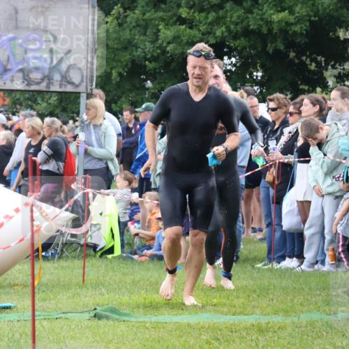 16.06.2024 - 26. Vierlanden-Triathlon Lena Gebhardt http://msf.ph/oto/6302214 16.06.2024 11:08:19 Schwimmen 388, 414, 430, 472, 388, 414, 430, 472 meine-sportfotos.de
