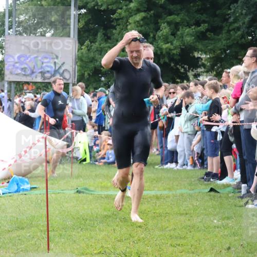 16.06.2024 - 26. Vierlanden-Triathlon Lena Gebhardt http://msf.ph/oto/6302228 16.06.2024 11:08:21 Schwimmen 388, 414, 430, 472, 388, 414, 430, 472 meine-sportfotos.de