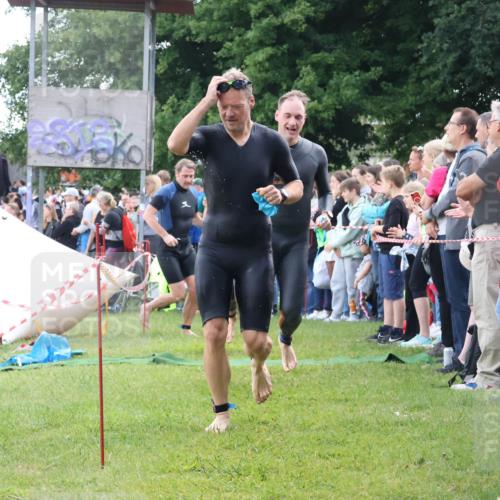 16.06.2024 - 26. Vierlanden-Triathlon Lena Gebhardt http://msf.ph/oto/6302233 16.06.2024 11:08:21 Schwimmen 388, 414, 430, 472, 388, 414, 430, 472 meine-sportfotos.de