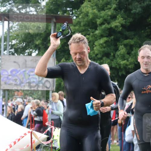 16.06.2024 - 26. Vierlanden-Triathlon Lena Gebhardt http://msf.ph/oto/6302234 16.06.2024 11:08:22 Schwimmen 377, 388, 414, 430, 472, 377, 388, 414, 430, 472 meine-sportfotos.de