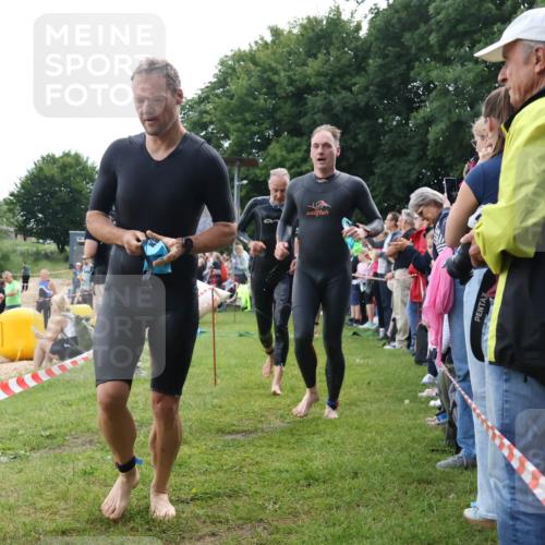 16.06.2024 - 26. Vierlanden-Triathlon Lena Gebhardt http://msf.ph/oto/6302253 16.06.2024 11:08:24 Schwimmen 365, 377, 388, 414, 430, 472, 1276, 365, 377, 388, 414, 430, 472, 1276 meine-sportfotos.de