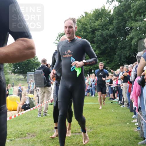 16.06.2024 - 26. Vierlanden-Triathlon Lena Gebhardt http://msf.ph/oto/6302262 16.06.2024 11:08:25 Schwimmen 365, 377, 388, 414, 430, 472, 1276, 365, 377, 388, 414, 430, 472, 1276 meine-sportfotos.de